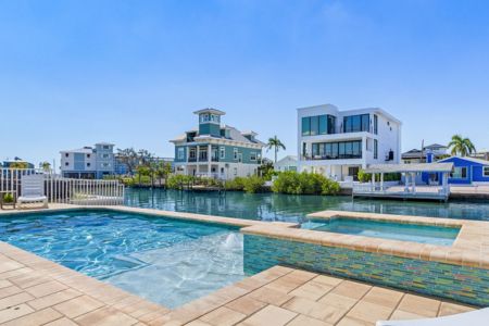 5+ Bedroom Luxury Vacation Rentals